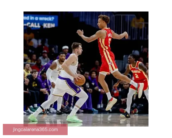 波神首节突发背部不适状态成疑背靠背对阵老鹰或将缺席比赛引发关注